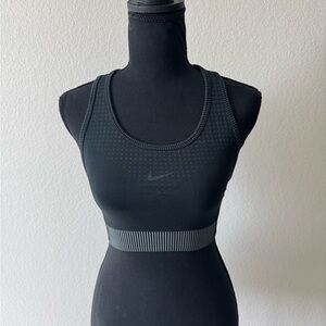 Nike Women's Pro Hypercool Advanced Performance black sports bra Small